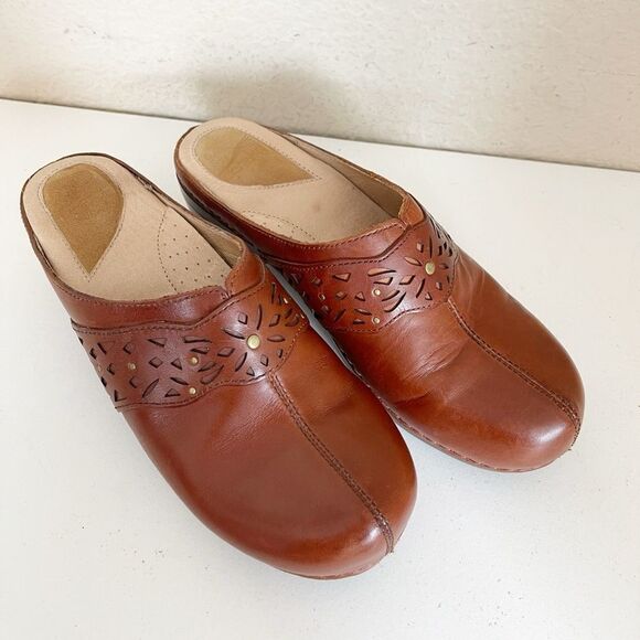 Dansko Tan Leather Cut-Out Mules - Picture 7 of 12